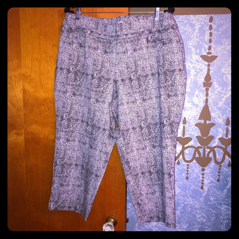 🎈3/$10🎈Lila Rose Cropped Pants